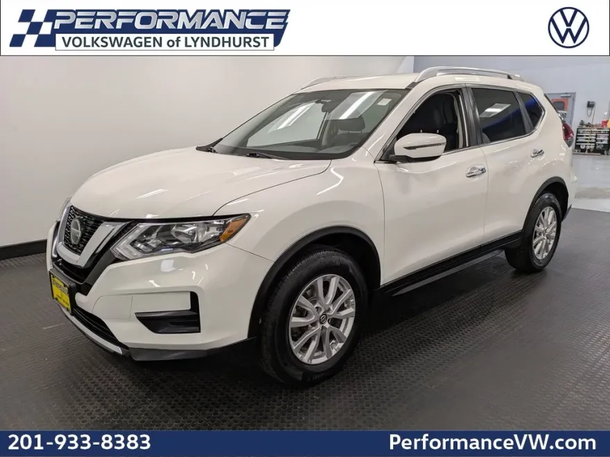 2018 Nissan Rogue SV photo 1
