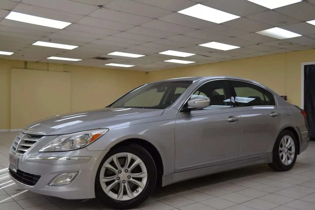 2013 Hyundai Genesis 3.8 photo 1