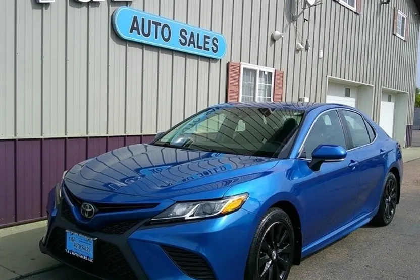 2019 Toyota Camry SE XLE photo 1