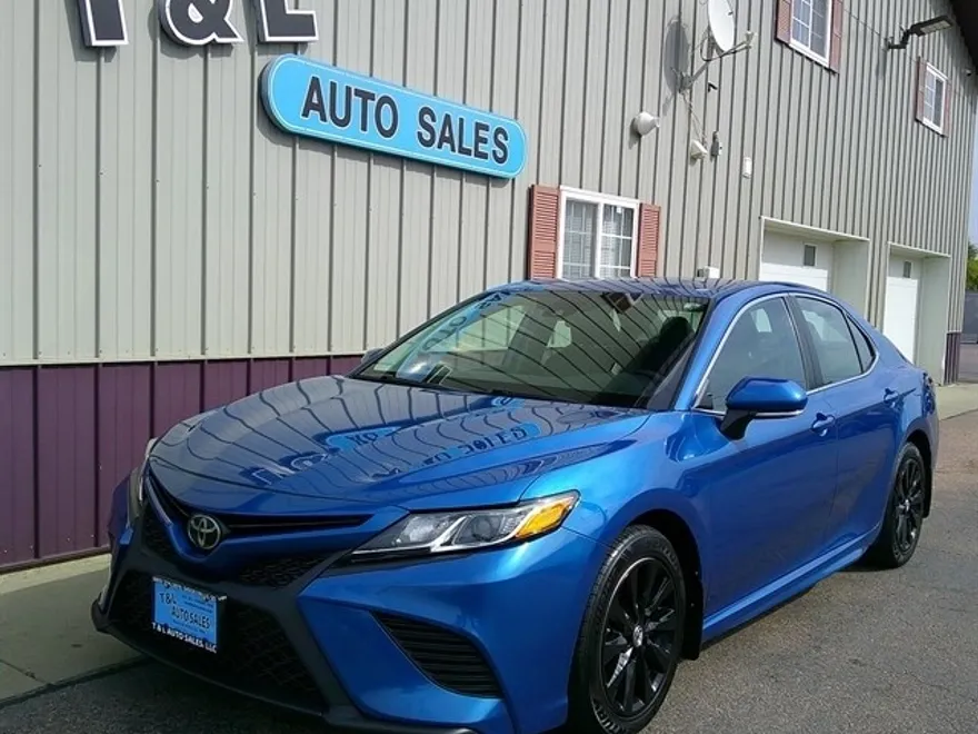 2019 Toyota Camry SE XLE photo 1