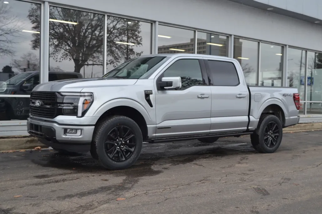 2025 Ford F-150 Platinum photo 1