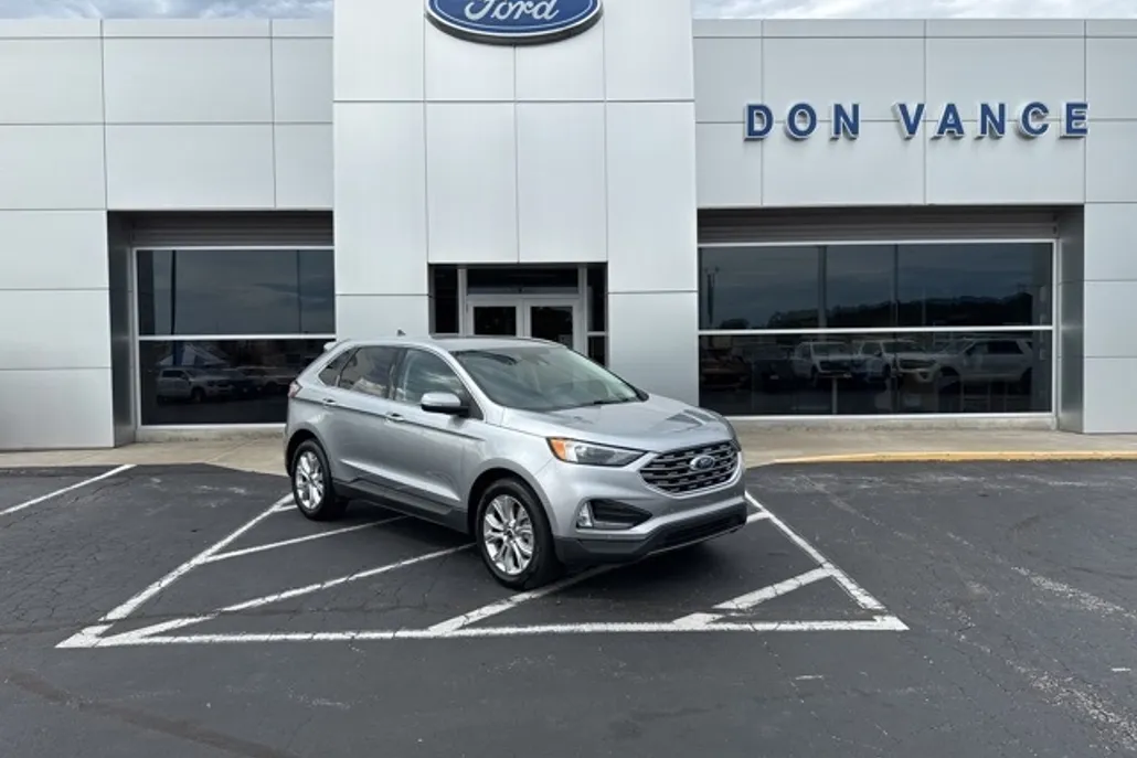 2024 Ford Edge Titanium photo 1