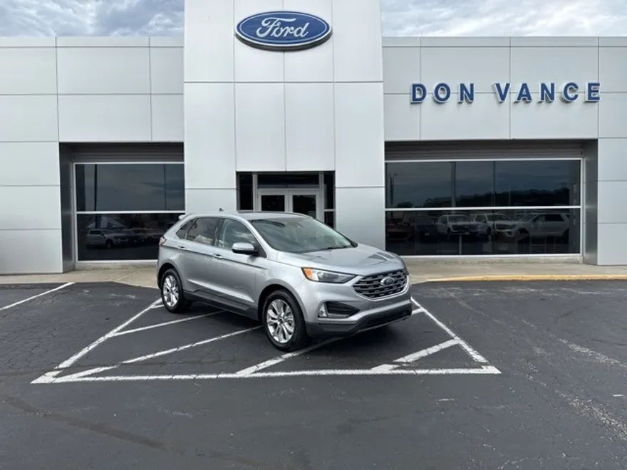 2024 Ford Edge Titanium photo 1