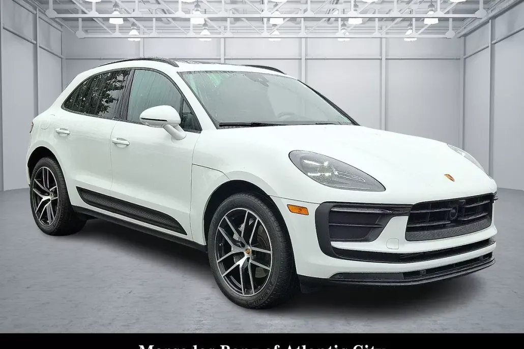 2024 Porsche Macan Base photo 1