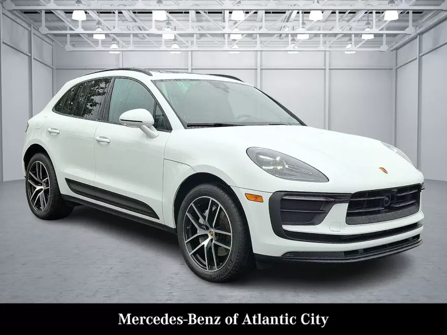2024 Porsche Macan Base photo 1
