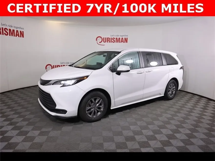 2023 Toyota Sienna LE photo 1