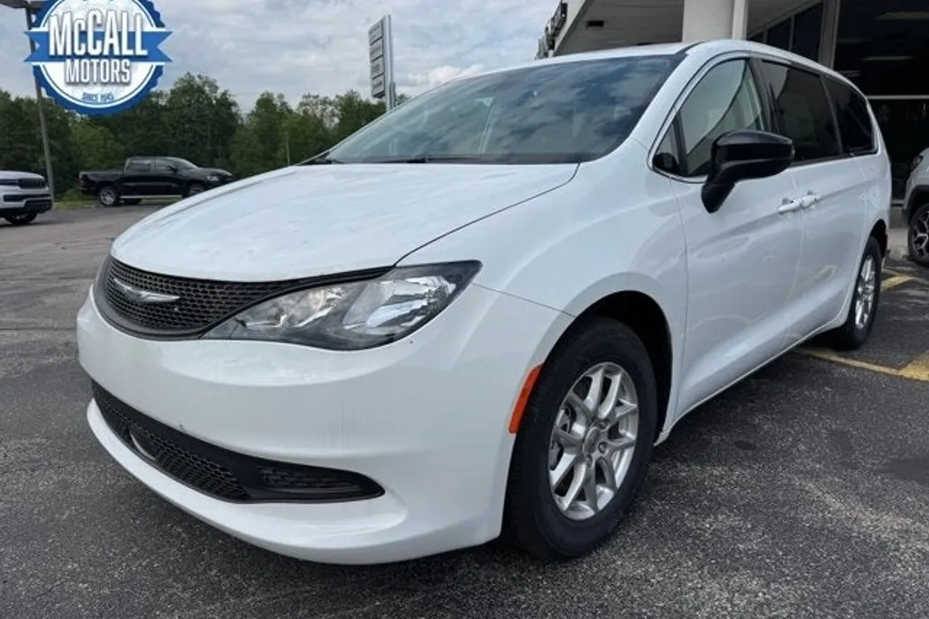 2024 Chrysler Voyager LX photo 1