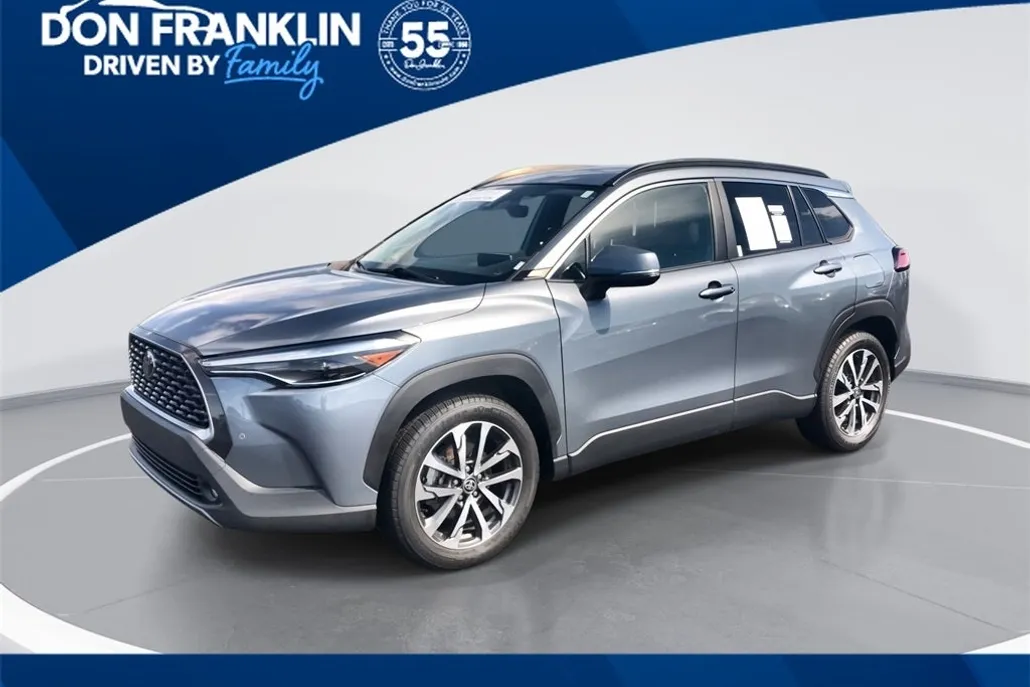 2022 Toyota Corolla Cross XLE photo 1