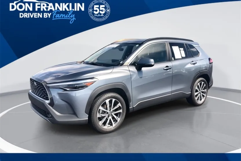 2022 Toyota Corolla Cross XLE photo 1