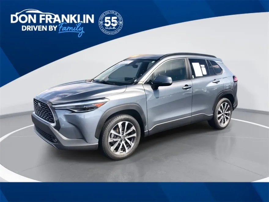 2022 Toyota Corolla Cross XLE photo 1