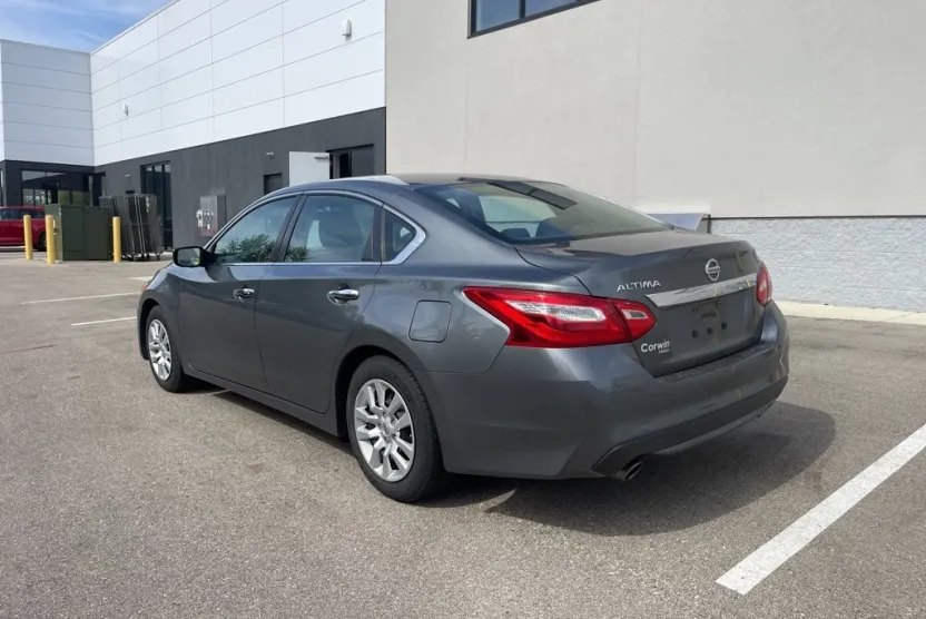 2016 Nissan Altima 2.5 S photo 1