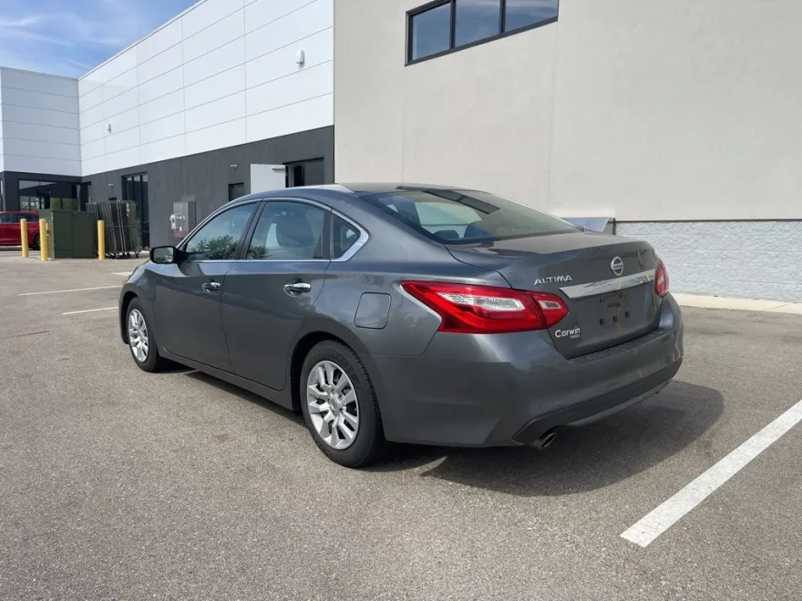 2016 Nissan Altima 2.5 S photo 1