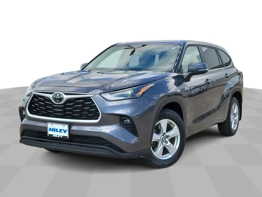 2024 Toyota Highlander LE photo 1