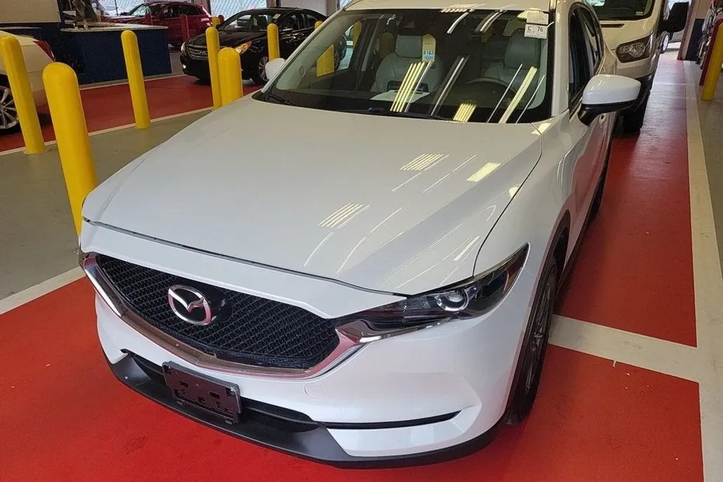 2017 Mazda CX-5 Touring photo 1