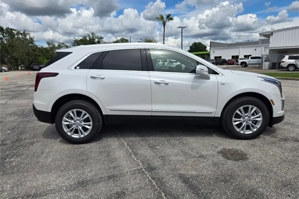 2025 Cadillac XT5 Luxury photo 1