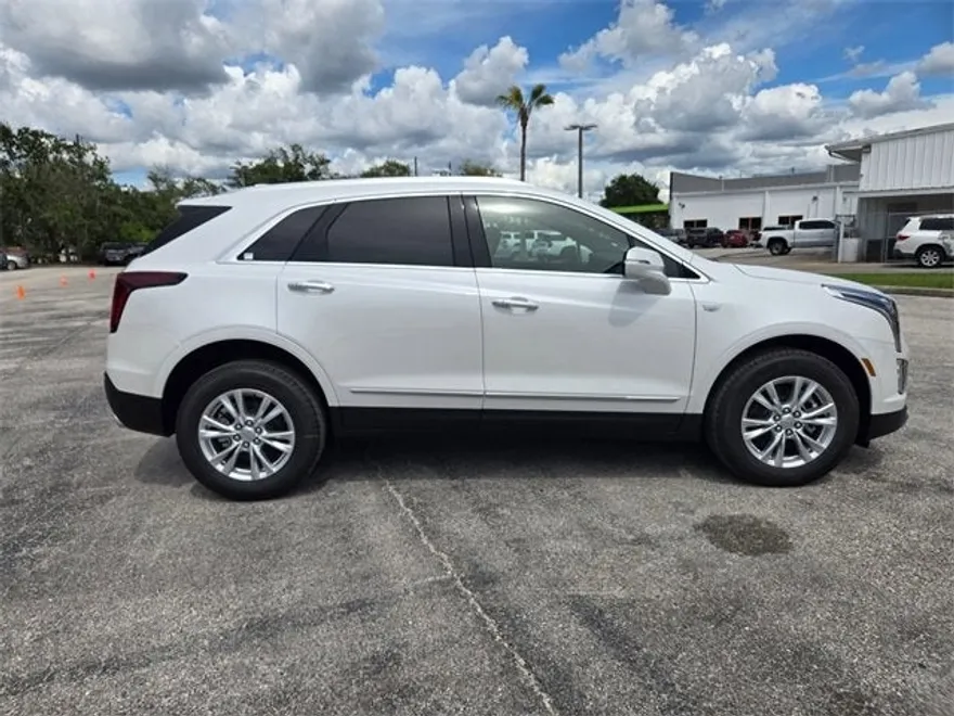 2025 Cadillac XT5 Luxury photo 1