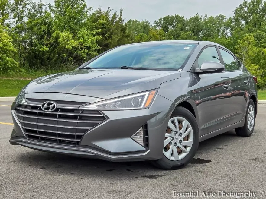 2019 Hyundai Elantra SE photo 1