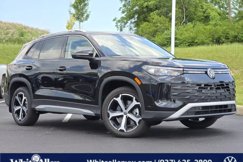 2025 Volkswagen Tiguan SE photo 1