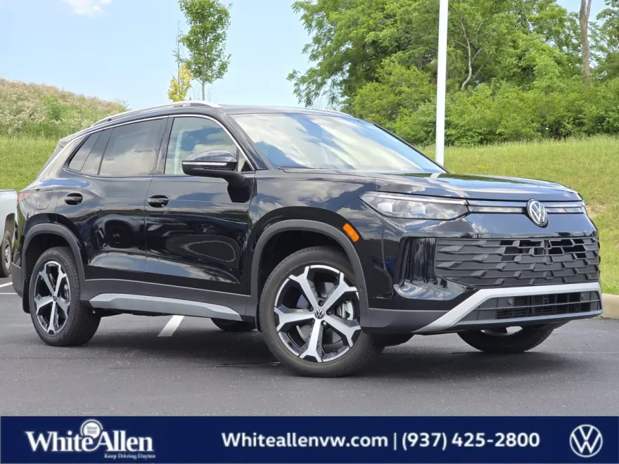 2025 Volkswagen Tiguan SE photo 1