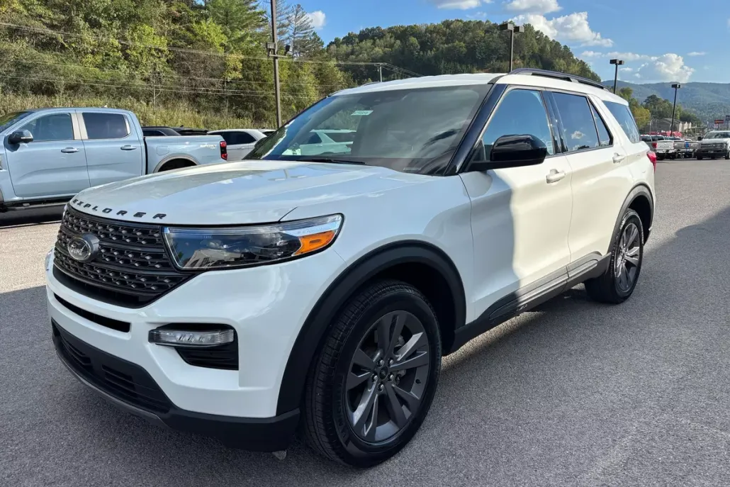 2022 Ford Explorer XLT photo 1