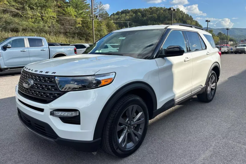 2022 Ford Explorer XLT photo 1