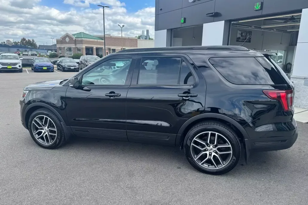 2018 Ford Explorer Sport photo 1