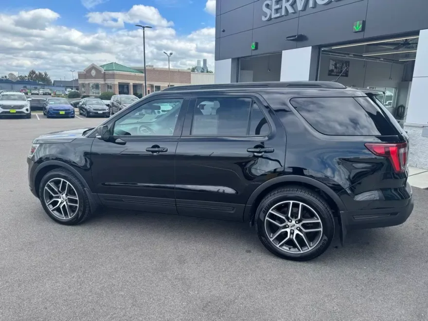 2018 Ford Explorer Sport photo 1