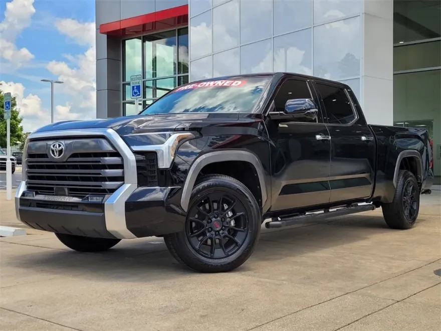 2023 Toyota Tundra Limited photo 1