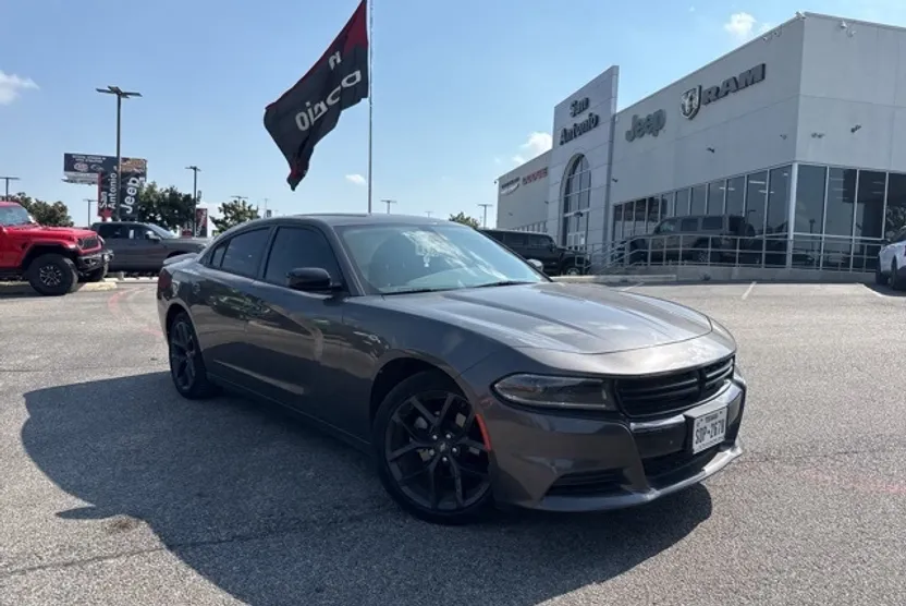2022 Dodge Charger SXT photo 1