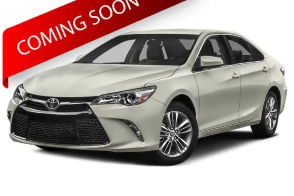 2015 Toyota Camry SE photo 1