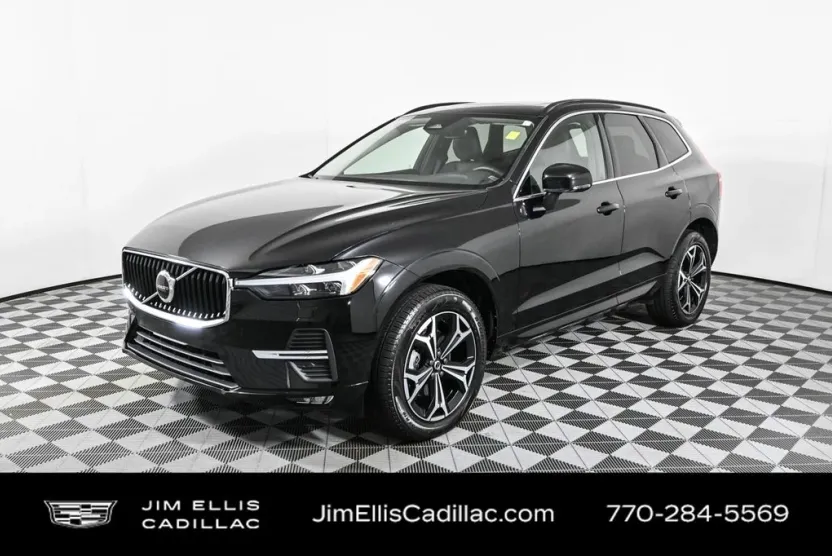 2022 Volvo XC60 Momentum photo 1