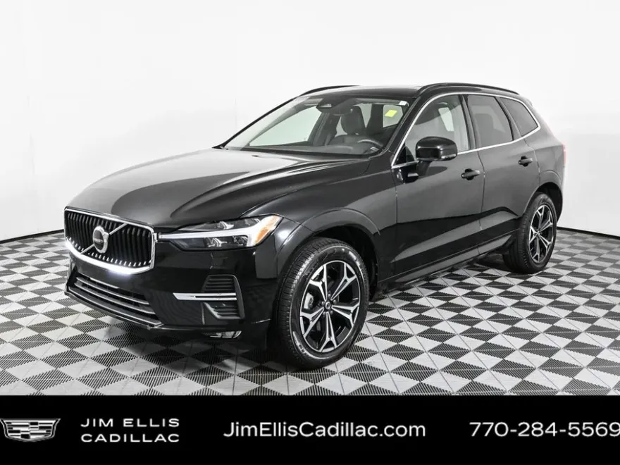 2022 Volvo XC60 Momentum photo 1