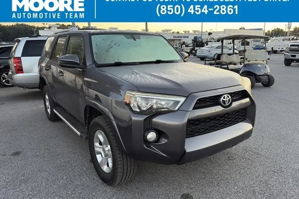 2015 Toyota RAV4 LE photo 1