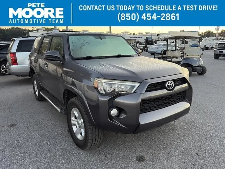 2015 Toyota RAV4 LE photo 1