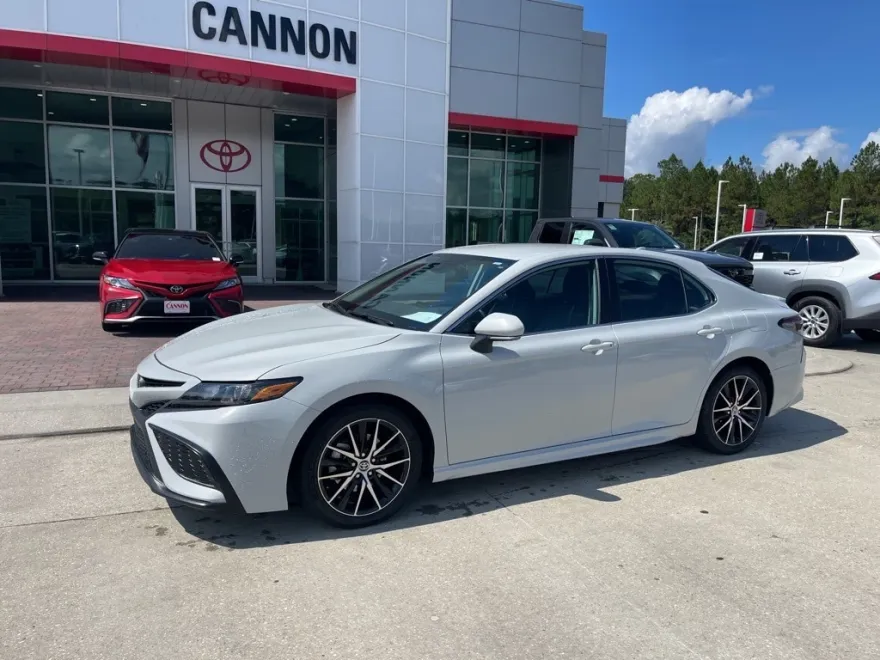 2023 Toyota Camry SE photo 1