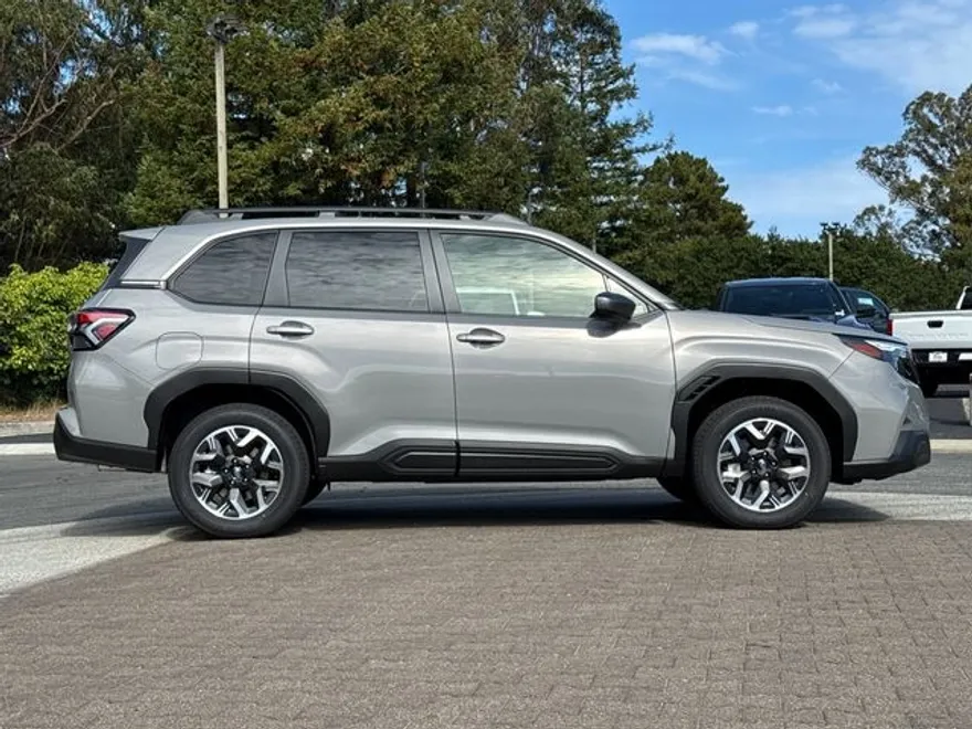 2025 Subaru Forester Premium photo 1