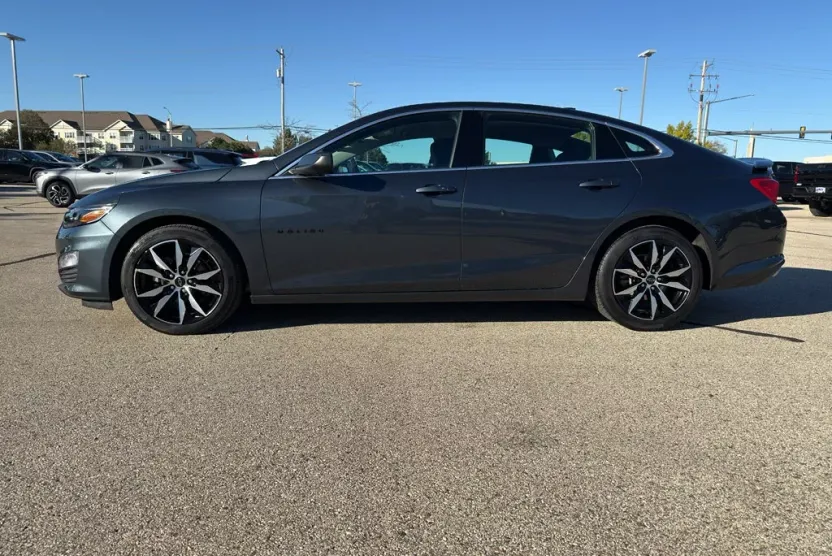 2021 Chevrolet Malibu RS photo 1