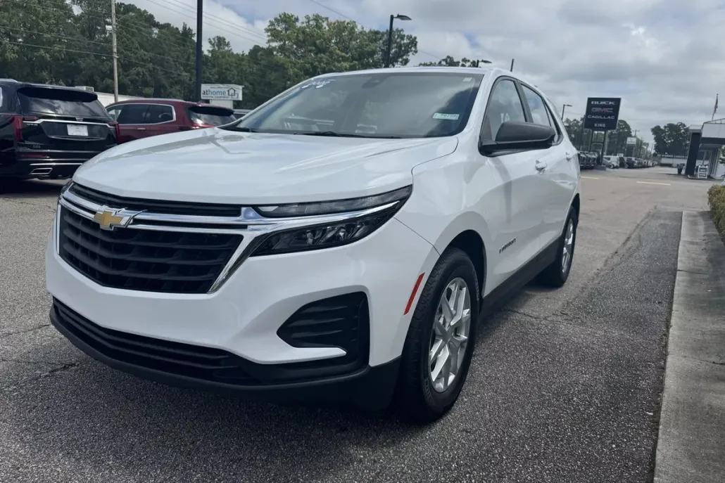 2022 Chevrolet Equinox LS photo 1