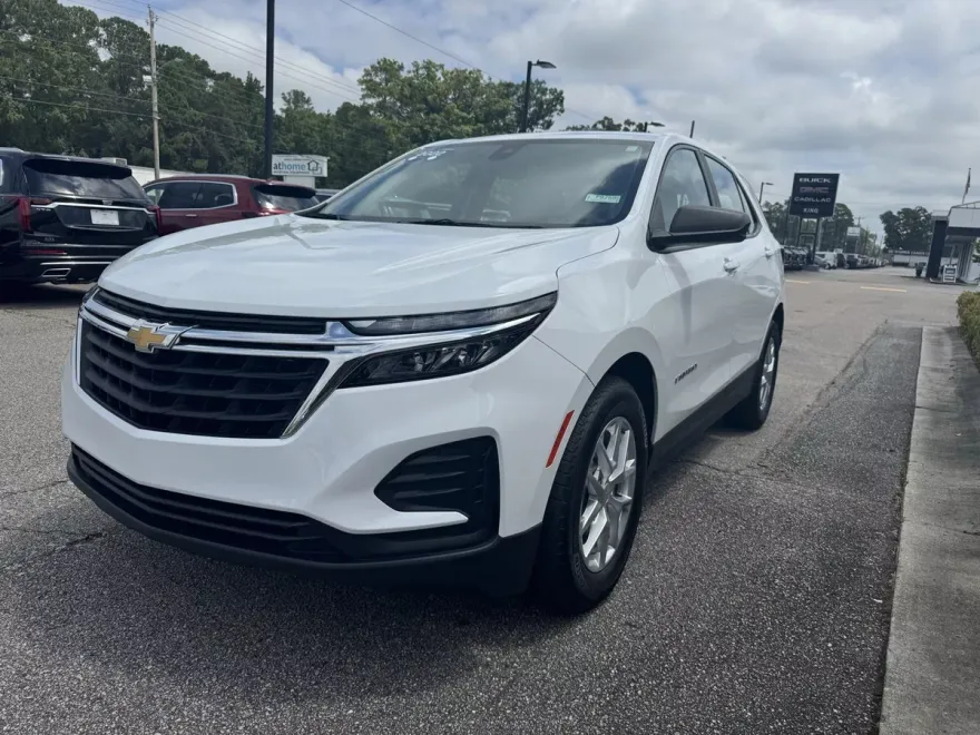 2022 Chevrolet Equinox LS photo 1