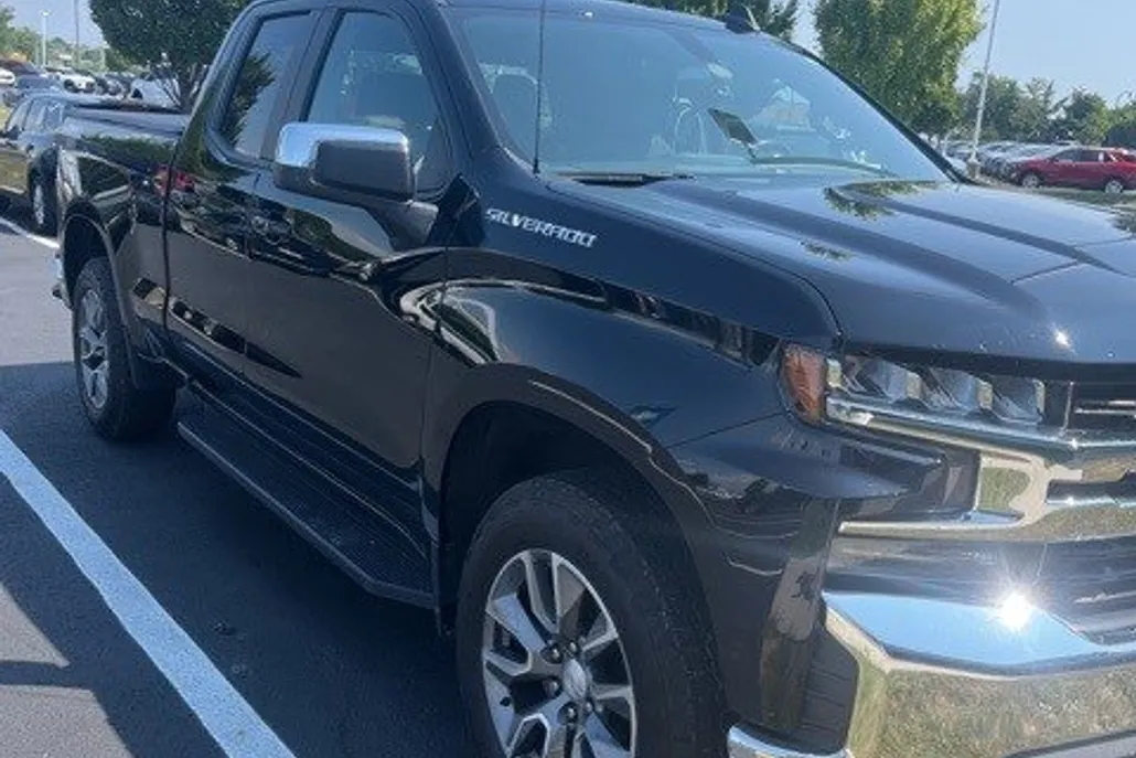 2022 Chevrolet Silverado 1500 LT photo 1