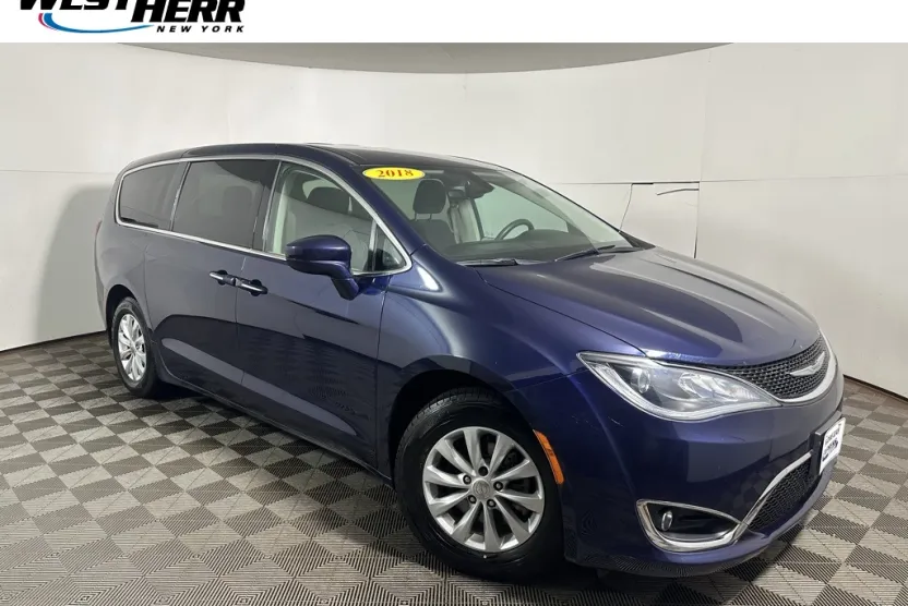 2018 Chrysler Pacifica Touring Plus photo 1