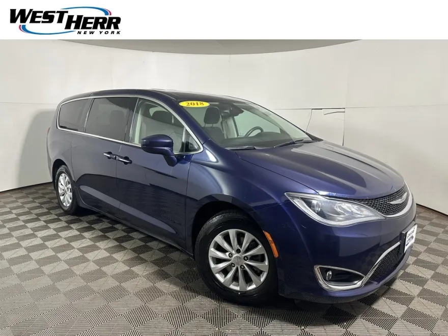 2018 Chrysler Pacifica Touring Plus photo 1