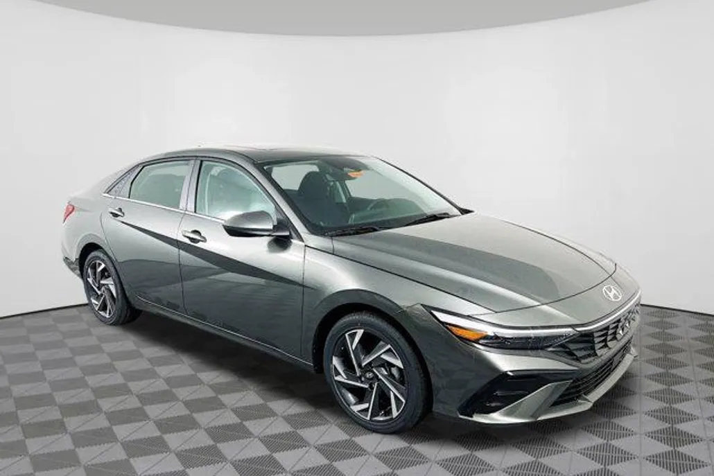 2025 Hyundai Elantra SEL Convenience photo 1