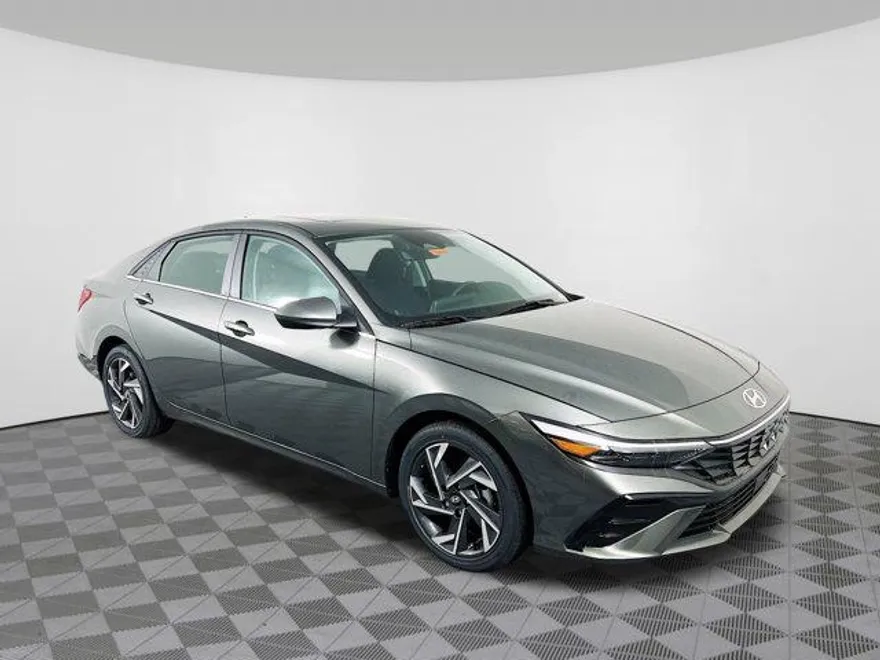 2025 Hyundai Elantra SEL Convenience photo 1