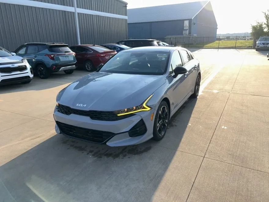 2023 Kia K5 GT-Line photo 1