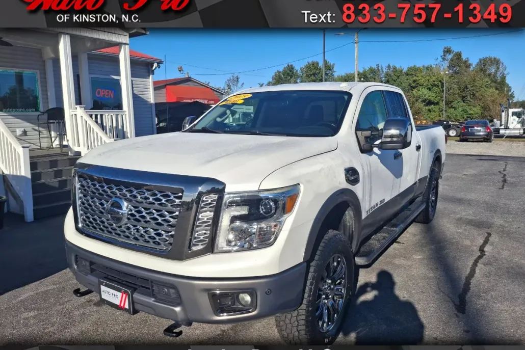 2019 Nissan Titan Platinum Reserve photo 1