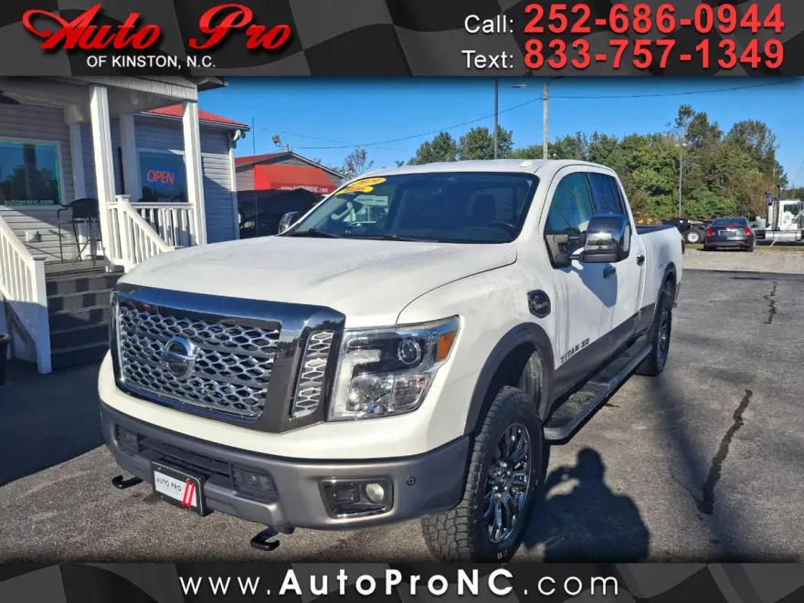 2019 Nissan Titan Platinum Reserve photo 1