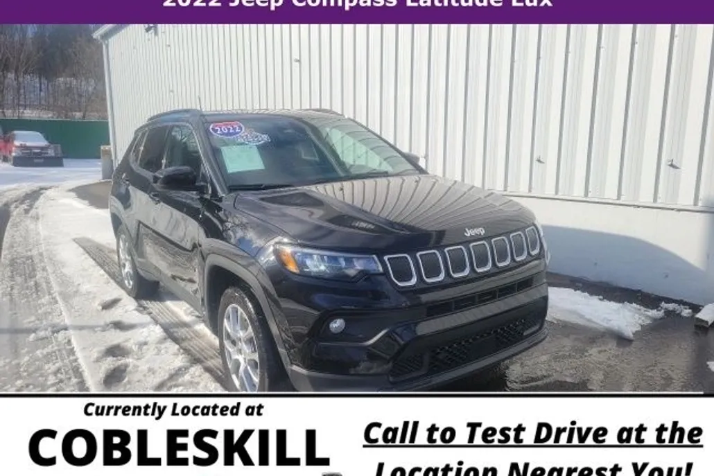 2022 Jeep Compass Latitude Lux photo 1