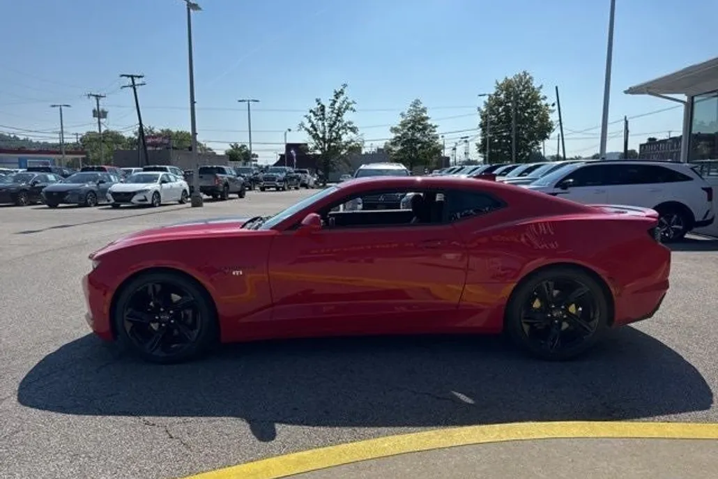 2020 Chevrolet Camaro 1LT photo 1
