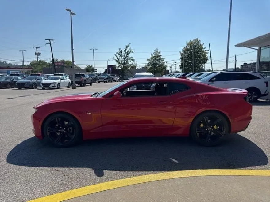 2020 Chevrolet Camaro 1LT photo 1